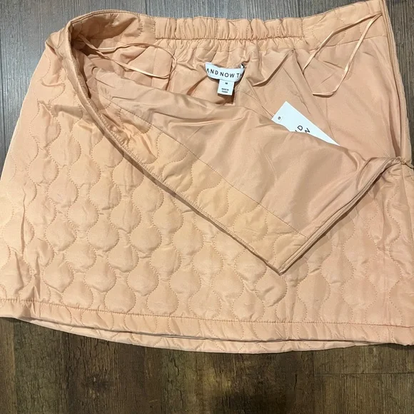 NWT Puffer Quilted Mini Skirt Insulated/Fully lined Women's Beige/Chestnut M - Picture 4 of 6